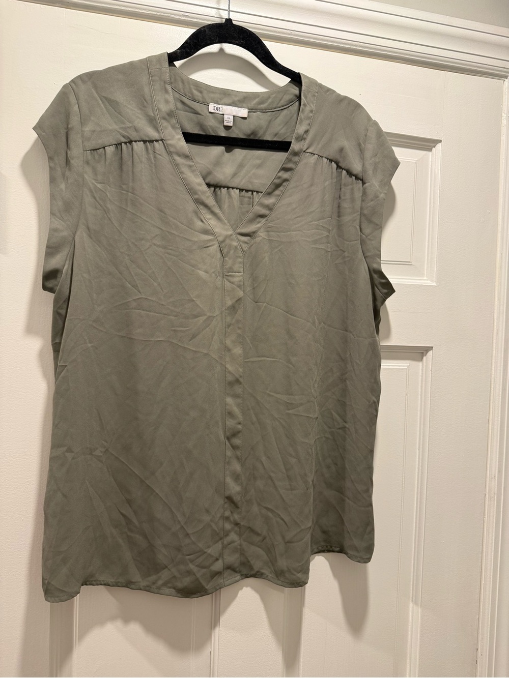 DR2 Sage Green V-Neck Cap Sleeve Blouse size XL
